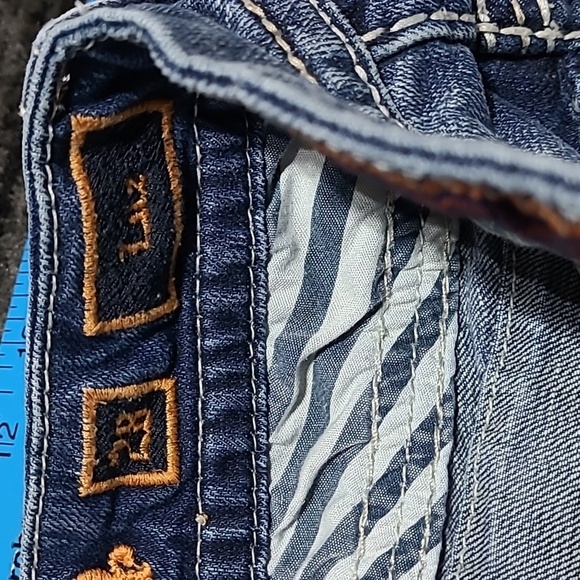 ROCK REVIVAL LUZ EASY FIT EMBROIDERED DENIM JEAN SHORTS - Picture 8 of 12